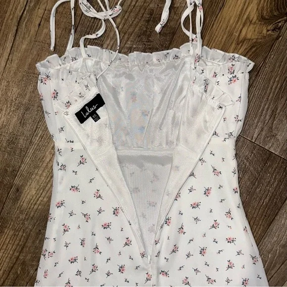 SOLD 💕Lulu’s Be A Wildflower Tie Strap Floral Mini Dress - Picture 13 of 16